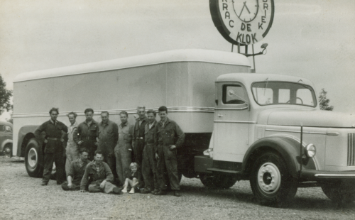 Vrachtauto, De Klok en bouw woonboot